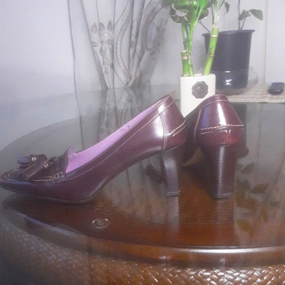 SALE #1: Coach pumps authentic size 8 1/2 with 3" heels - Picture 2 of 7